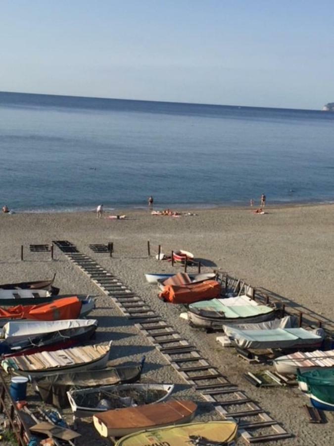 Sabrina'S Relax Fra Mare E Storia Lägenhet Savona Exteriör bild